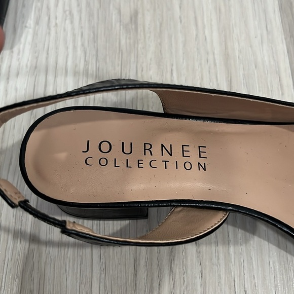 Journee Collection KEEFA Black Croc Print Point Toe Ankle Strap Pumps Size 8 - Picture 3 of 8